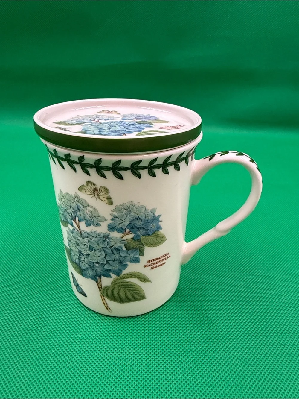 Potmetrion (Botanical Garden) Floral Hydrangea Tea Mug with Lid - Blue & Green